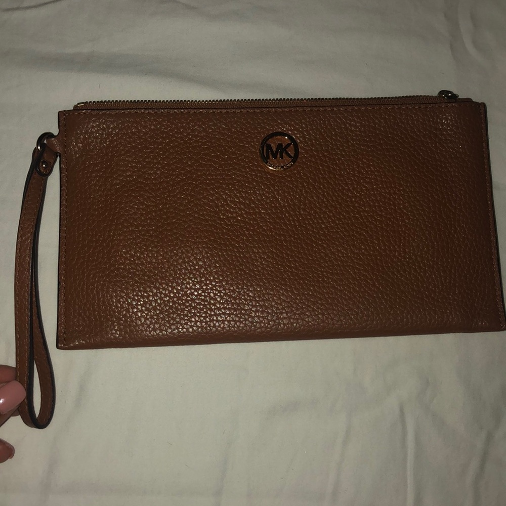 SOLD 💛 Michael Kors Clutch